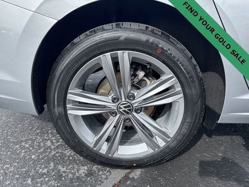 Used 2024 Volkswagen Jetta SE image 9