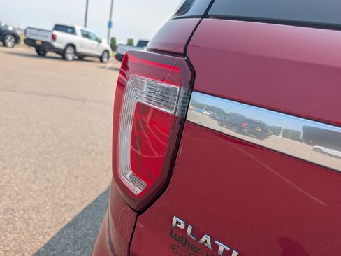 Used 2018 Ford Explorer Platinum AWD/4WD image 17