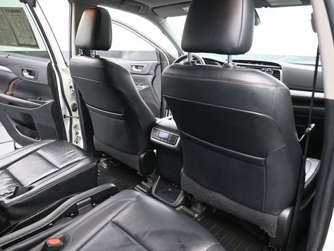 Used 2019 Toyota Highlander XLE image 24