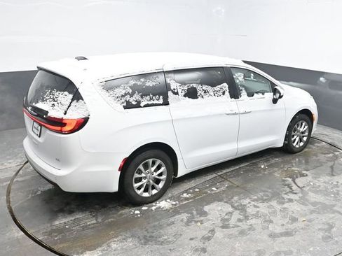 Used 2023 Chrysler Pacifica Touring-L image 29