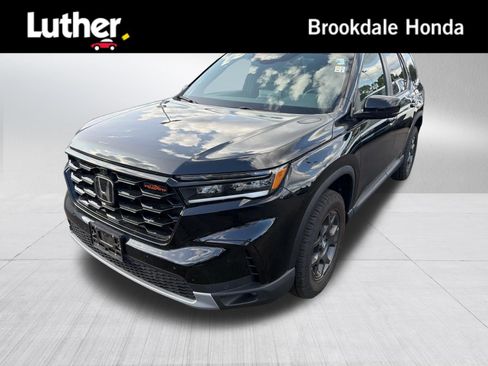 Used 2025 Honda Pilot TrailSport image 1