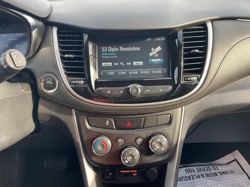 Used 2017 Chevrolet Trax LT w/ LT Convenience Package FWD image 18