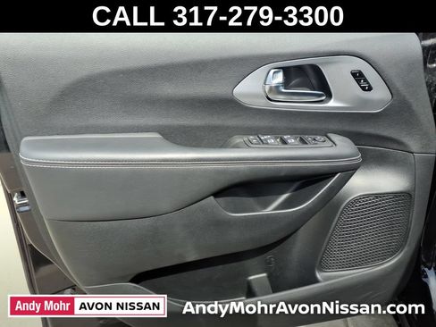 Used 2026 Chrysler Pacifica Limited w/ S Appearance Package FWD image 13