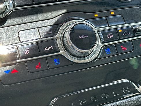 Used 2021 Lincoln Corsair AWD w/ Premium Package image 20