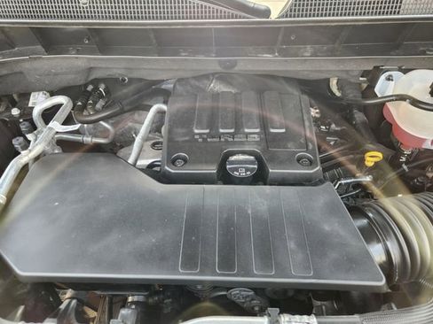 Used 2024 Chevrolet Silverado 1500 LT AWD/4WD image 32