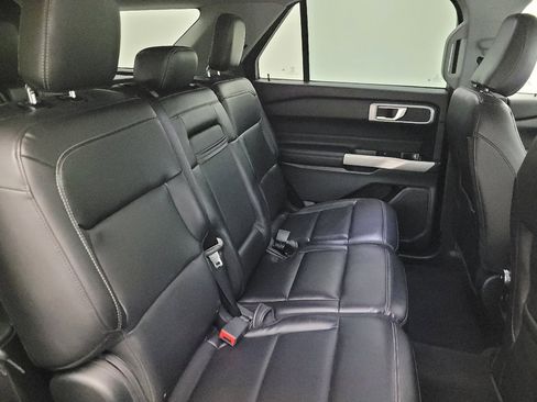 Used 2022 Ford Explorer XLT w/ Equipment Group 202A image 19