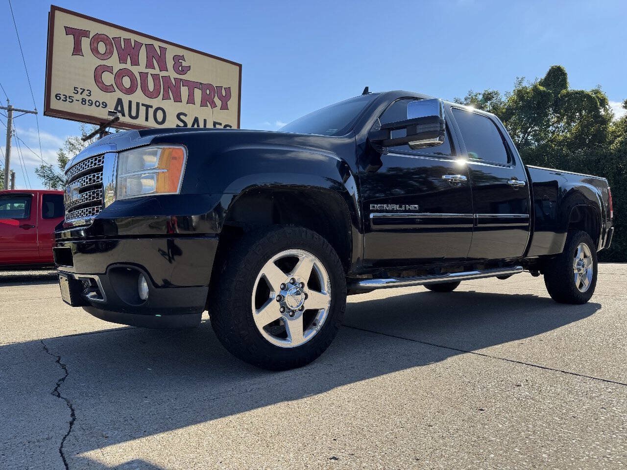 Used 2013 GMC Sierra 2500 Denali AWD/4WD image 1
