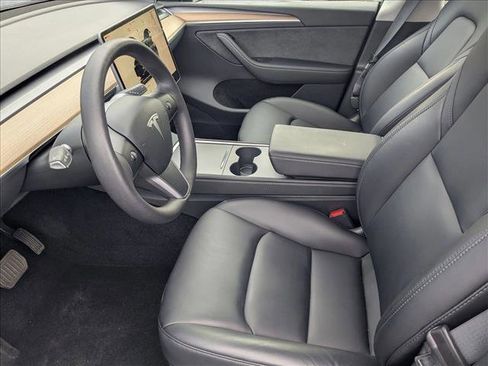 Used 2022 Tesla Model Y Long Range image 14