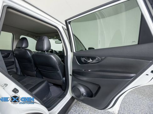 Used 2019 Nissan Rogue SL w/ Premium Package AWD/4WD image 34