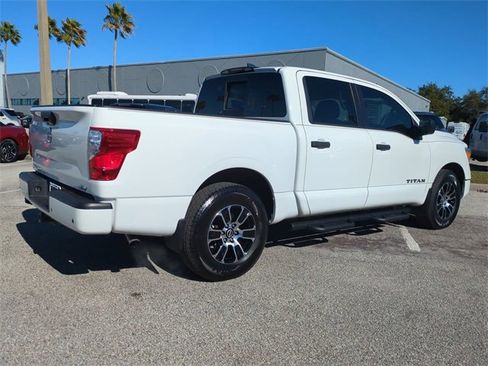 Used 2024 Nissan Titan SV w/ SV Convenience Package image 4