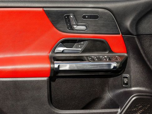 Used 2021 Mercedes-Benz GLB 250 image 20