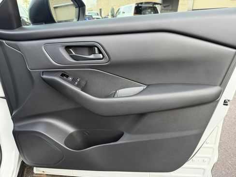 Used 2025 Nissan Rogue S image 16