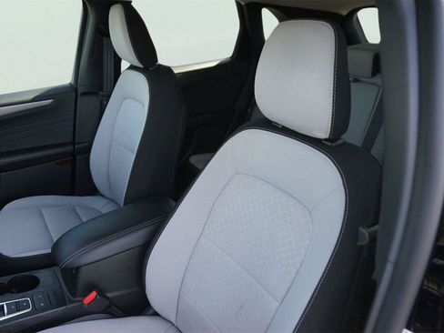 Certified 2025 Ford Escape Active FWD image 10