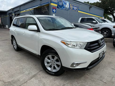 Used 2013 Toyota Highlander Plus AWD/4WD image 1