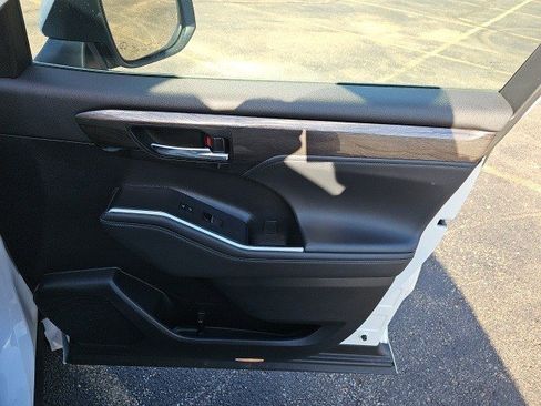 Used 2023 Toyota Highlander Platinum image 15