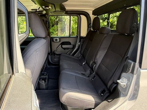 Used 2022 Jeep Gladiator Sport AWD/4WD image 15
