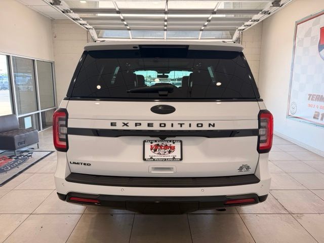 Used 2024 Ford Expedition Limited AWD/4WD image 3