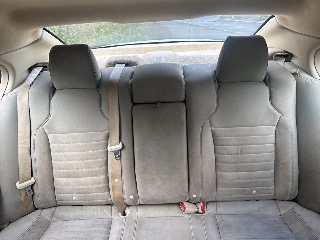 Used 2013 Ford Taurus SE FWD image 15