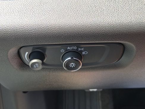 Used 2022 Chevrolet Traverse LT FWD image 38