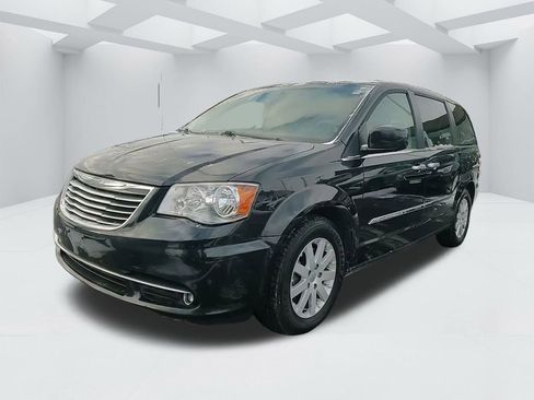 Used 2016 Chrysler Town & Country Touring w/ Driver Convenience Group image 9