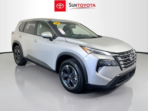 Used 2024 Nissan Rogue SV image 1