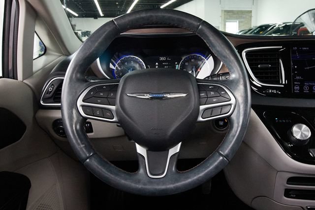 Used 2018 Chrysler Pacifica Touring-L Plus FWD image 8
