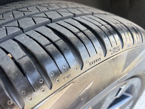 Used 2024 Volkswagen Tiguan SE R-Line image 9