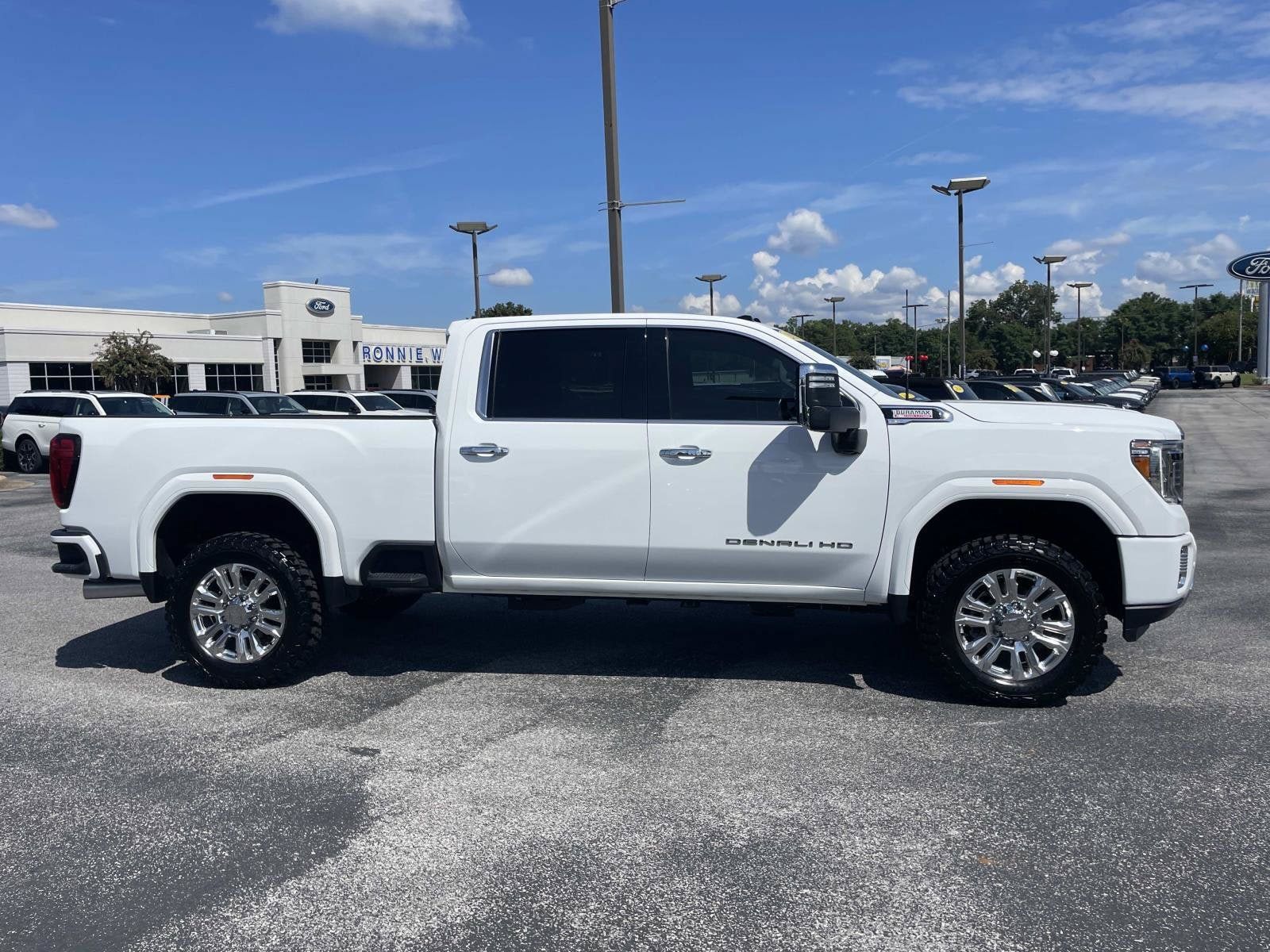 Used 2022 GMC Sierra 3500 Denali w/ Denali Ultimate Package AWD/4WD image 2