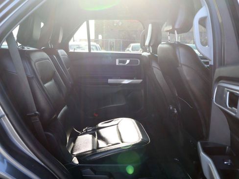 Used 2021 Ford Explorer XLT w/ Equipment Group 202A RWD image 12