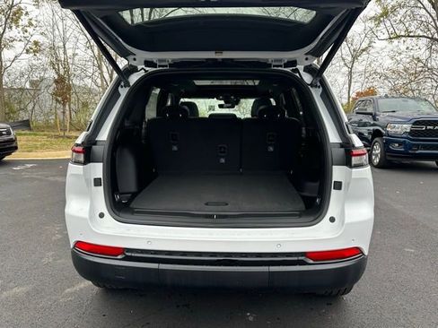 New 2025 Jeep Grand Cherokee Limited w/ Black Appearance Package AWD/4WD image 13
