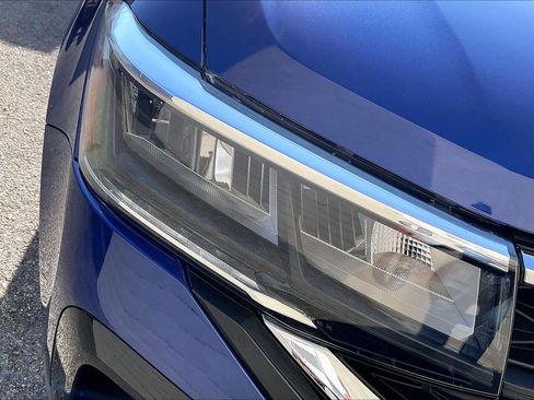 Certified 2022 Volkswagen Taos SE w/ Panoramic Sunroof Package image 27