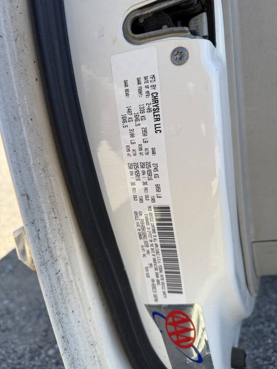 Used 2009 Chrysler Town & Country Touring FWD image 37