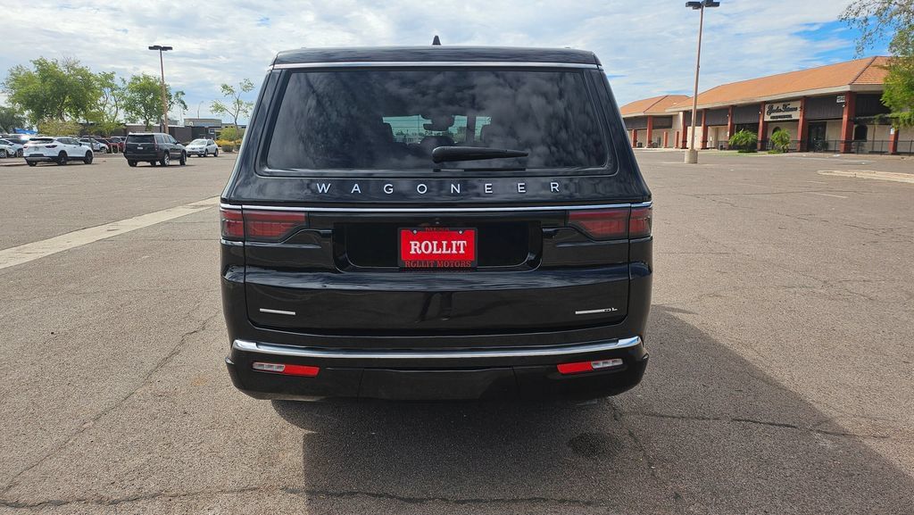 Used 2023 Jeep Wagoneer L Series II AWD/4WD image 10