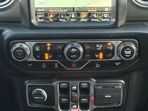 Used 2020 Jeep Wrangler Unlimited Sahara image 24