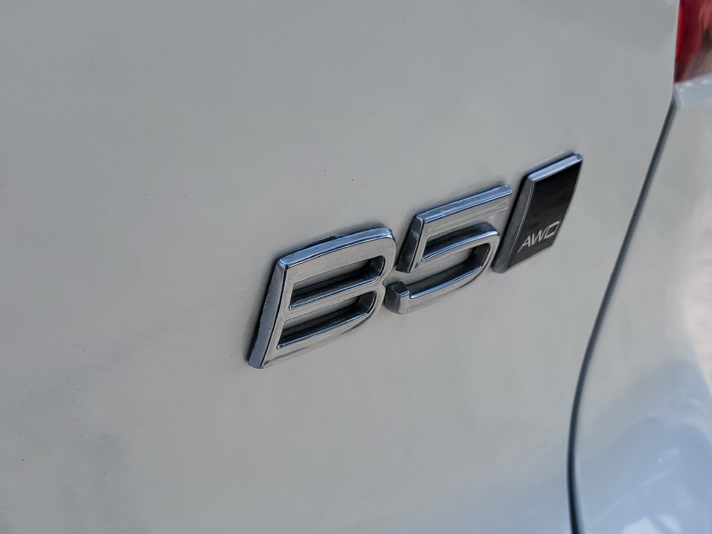 Certified 2024 Volvo XC40 B5 Plus AWD/4WD image 8