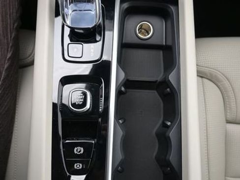 New 2026 Volvo XC60 B5 Ultra w/ Protection Package Premier image 11