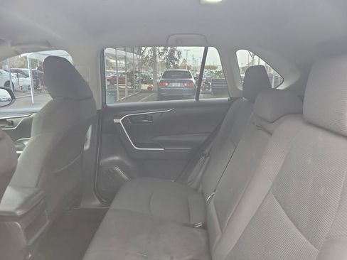 Used 2021 Toyota RAV4 LE image 9