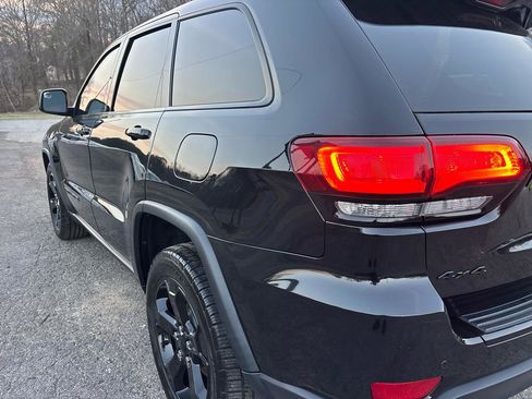 Used 2018 Jeep Grand Cherokee Laredo image 8