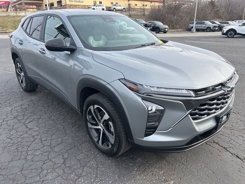 Used 2024 Chevrolet Trax RS w/ Driver Confidence Package image 3