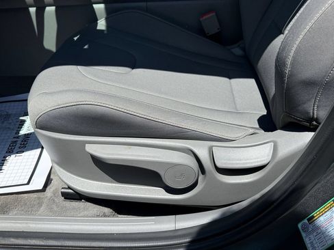 Used 2025 Hyundai Elantra Sport FWD image 17