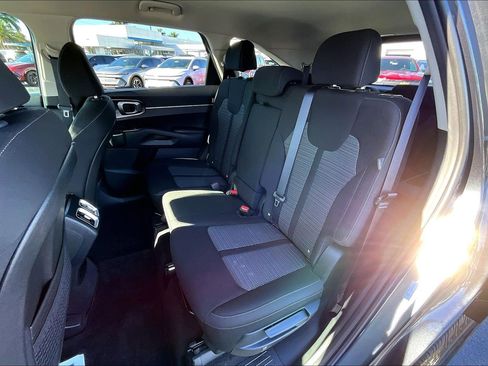 Used 2024 Kia Sorento LX image 9