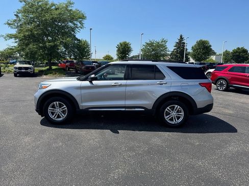Used 2024 Ford Explorer XLT w/ Equipment Group 202A AWD/4WD image 4