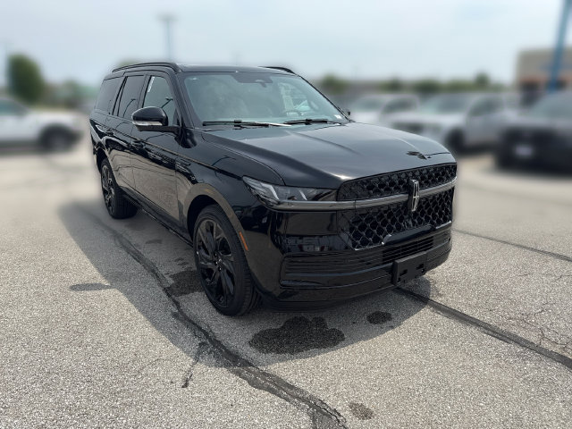 New 2027 Lincoln Navigator Reserve w/ Jet Appearance Package AWD/4WD image 2