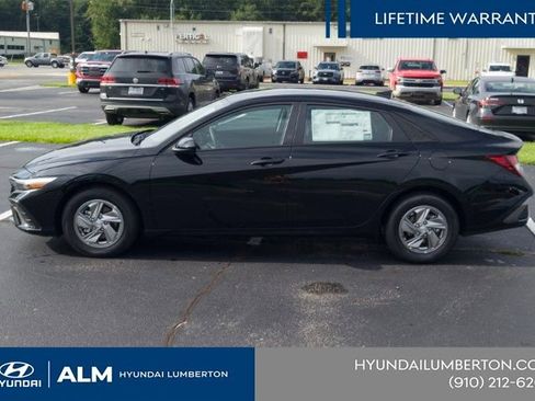 New 2026 Hyundai Elantra SE FWD image 10