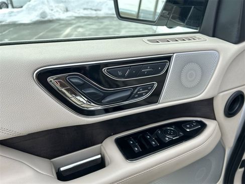 Used 2021 Lincoln Navigator Reserve w/ Luxury Package image 16
