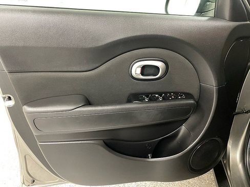 Used 2019 Kia Soul image 9