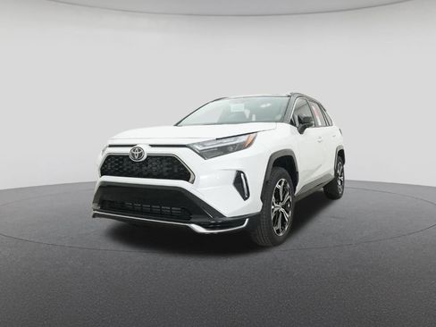 New 2025 Toyota RAV4 XSE AWD/4WD image 32