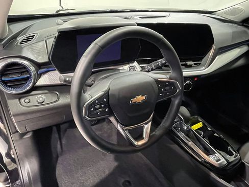 Used 2025 Chevrolet Trax LT w/ LT Convenience Package FWD image 20