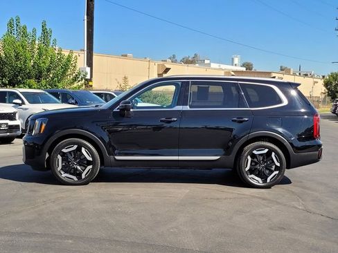Certified 2023 Kia Telluride S w/ S Sunroof Package FWD image 9
