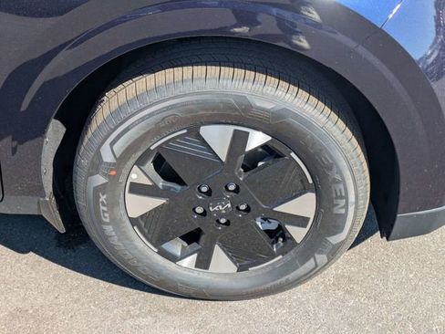 New 2026 Kia Carnival LXS FWD image 10